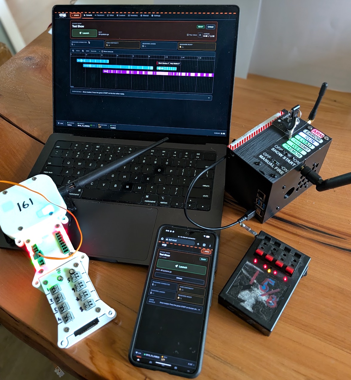A standalone DongleBox: a Raspberry Pi with the Backyard Hero dongle and a battery in a 3D-printed enclosure, status LEDs lit